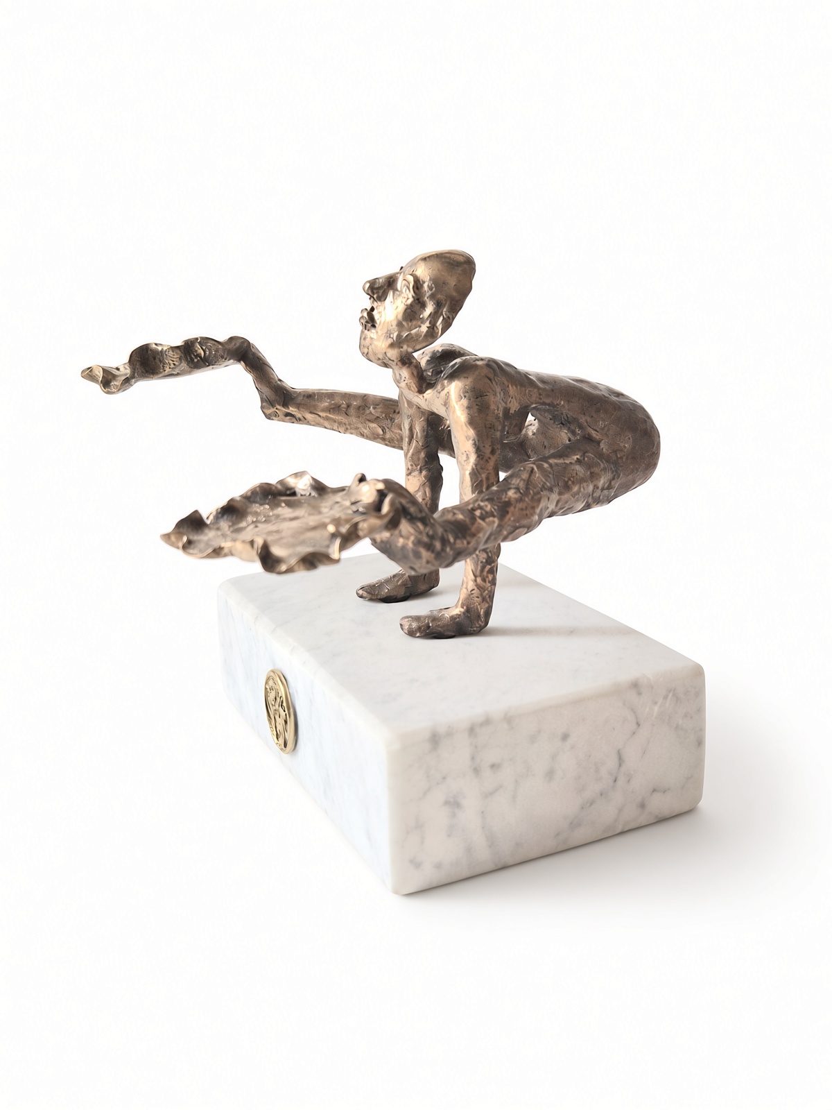 Svätojánska muška „Tittbhasana“, Barbora Paulovičová — Symbolism, Bronze — 24 × 17 cm