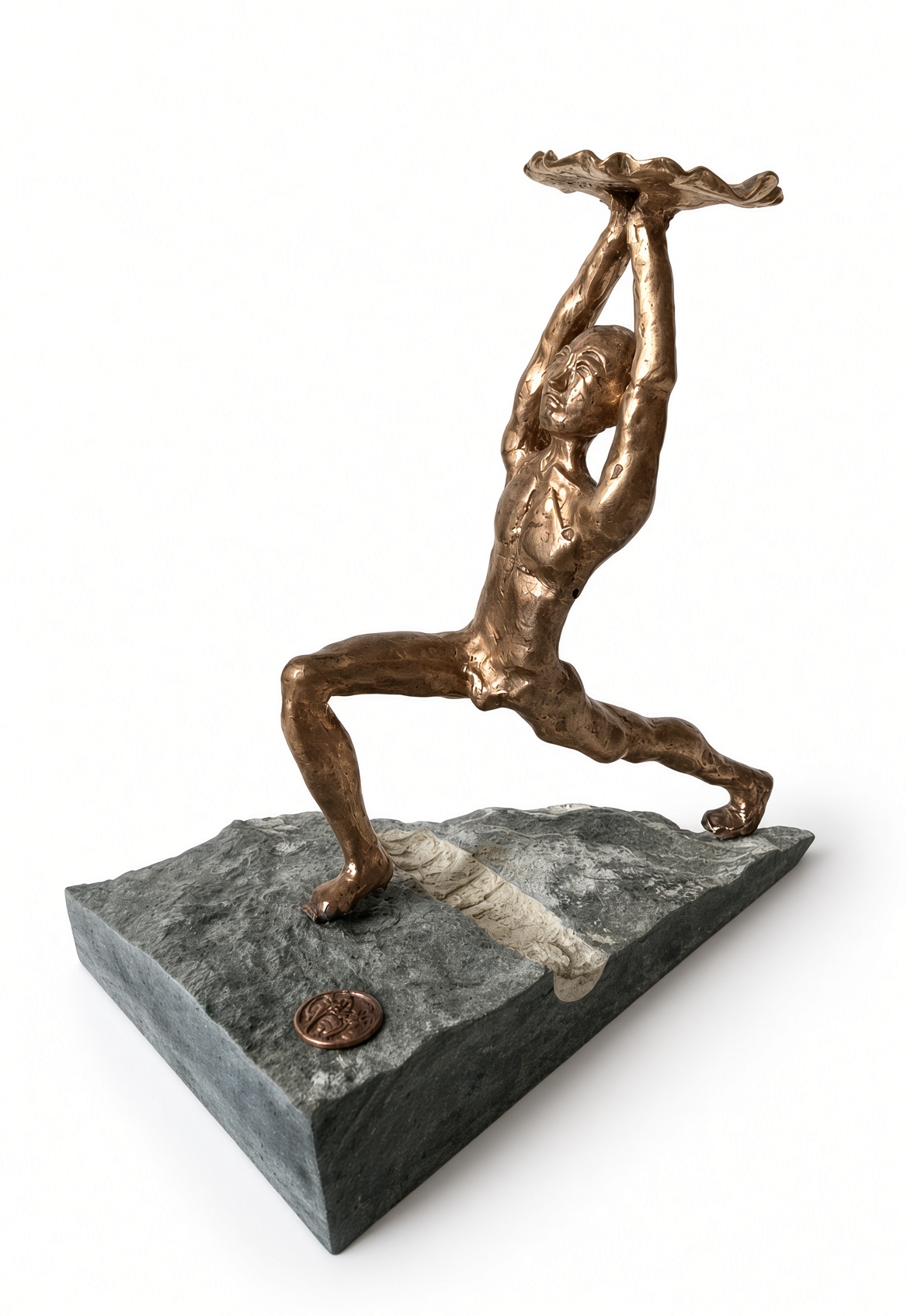 Výpad v pozícii syna Anjani (Hanumán) „Anjaneyasana“, Barbora Paulovičová — Symbolism, Bronze — 20 × 32 cm