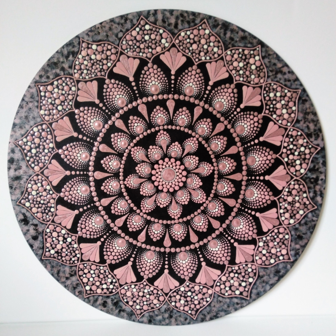 Tečkovaná mandala