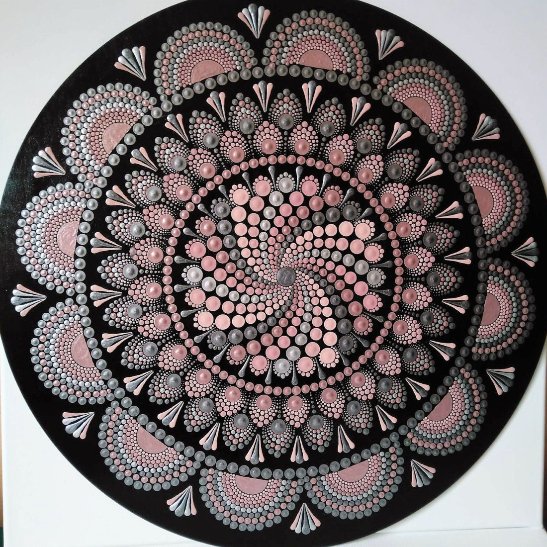 Tečkovaná mandala