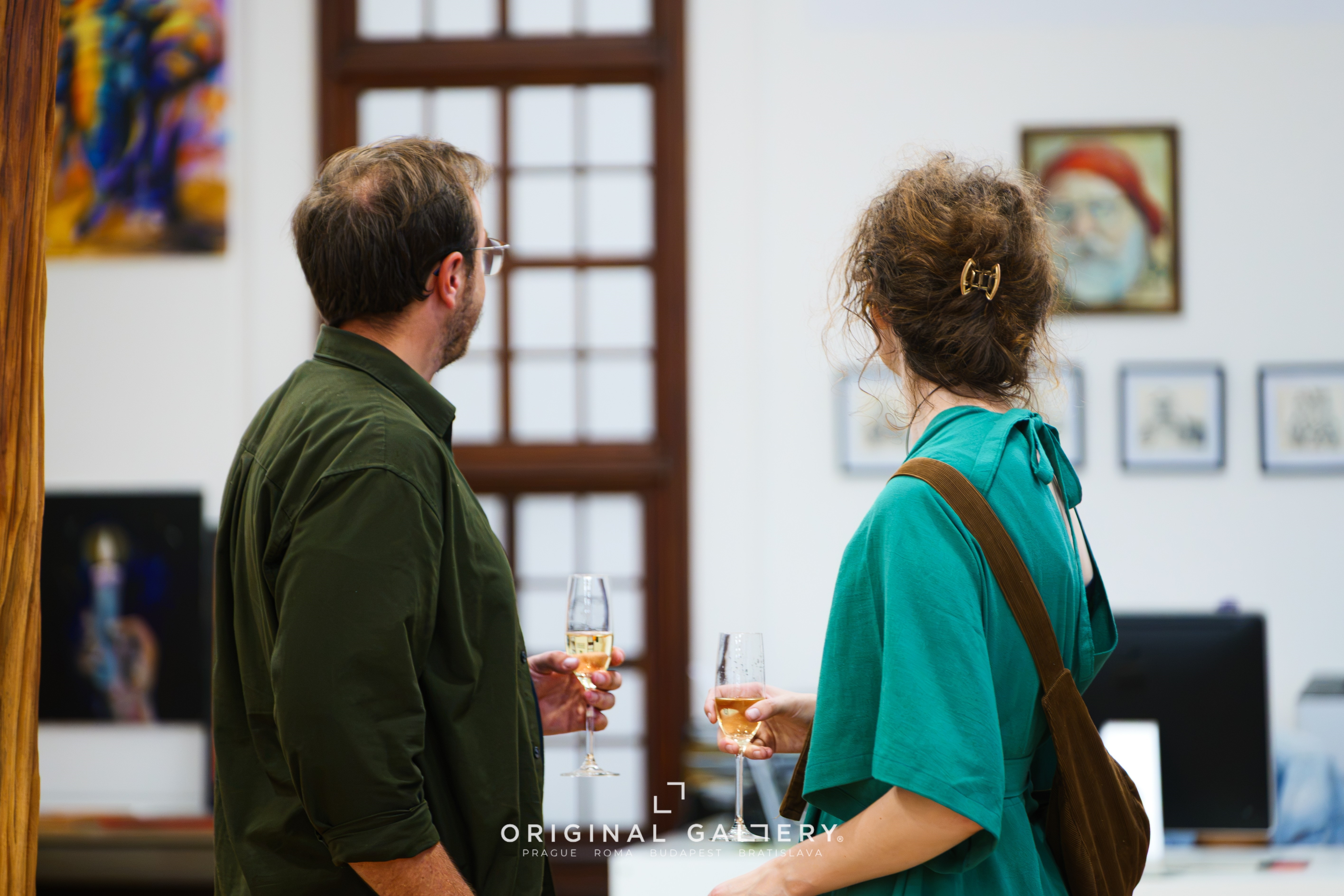 WHY IS IT WORTH SEEING A PAINTING IN PERSON?